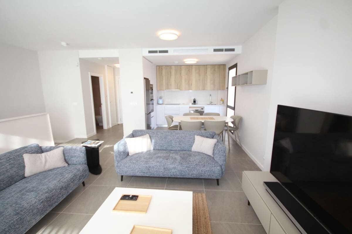 3 soveværelse Semi-Rækkehus til salg i Riviera del Sol med swimmingpool - € 735.000 (Ref: 9480224)