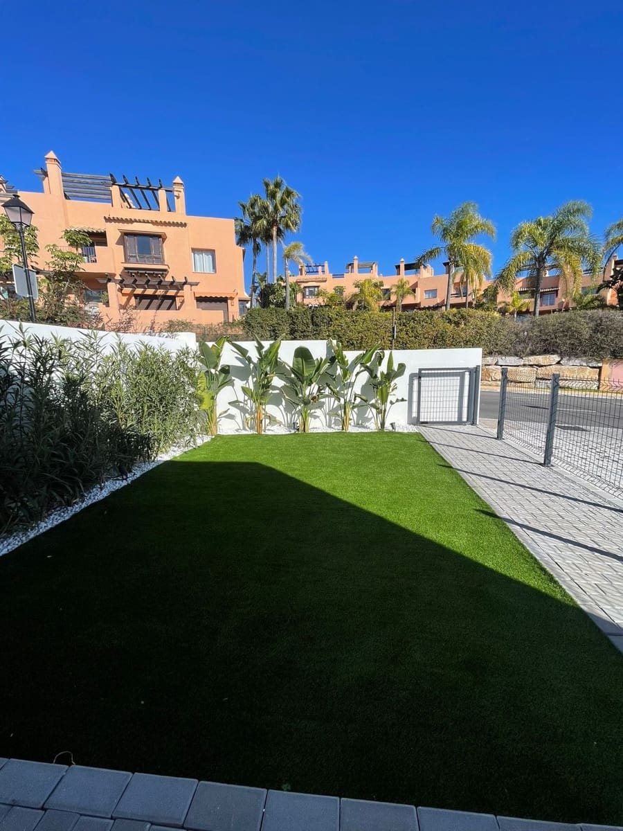 3 soveværelse Semi-Rækkehus til salg i Riviera del Sol med swimmingpool - € 735.000 (Ref: 9480224)