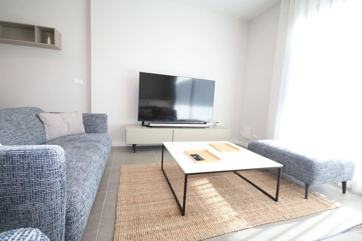 3 soveværelse Semi-Rækkehus til salg i Riviera del Sol med swimmingpool - € 735.000 (Ref: 9480224)