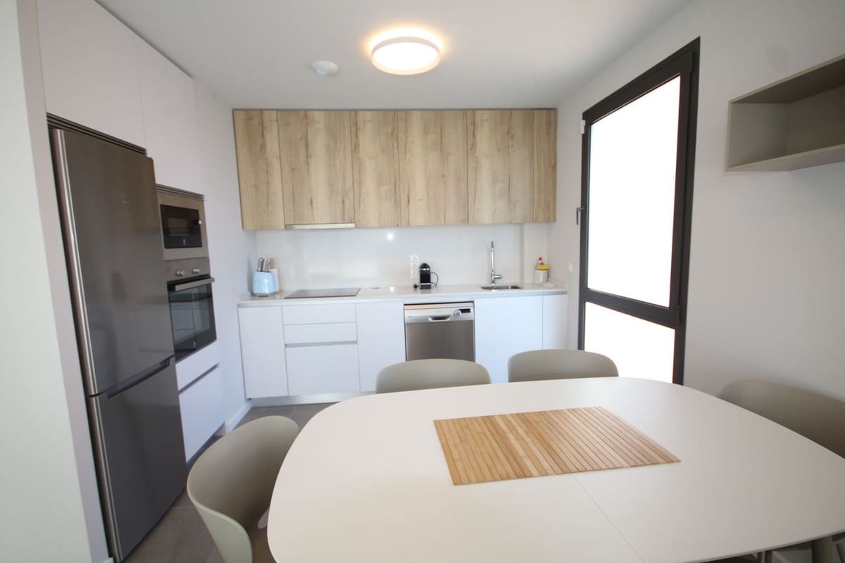 3 soveværelse Semi-Rækkehus til salg i Riviera del Sol med swimmingpool - € 735.000 (Ref: 9480224)