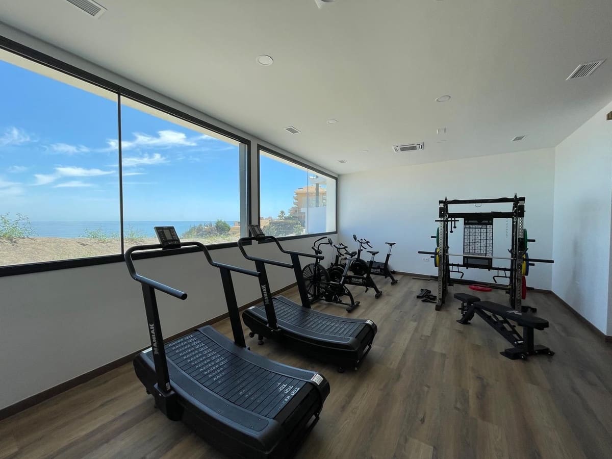 2 slaapkamer Appartement te koop in Fuengirola met zwembad - € 739.000 (Ref: 9480227)