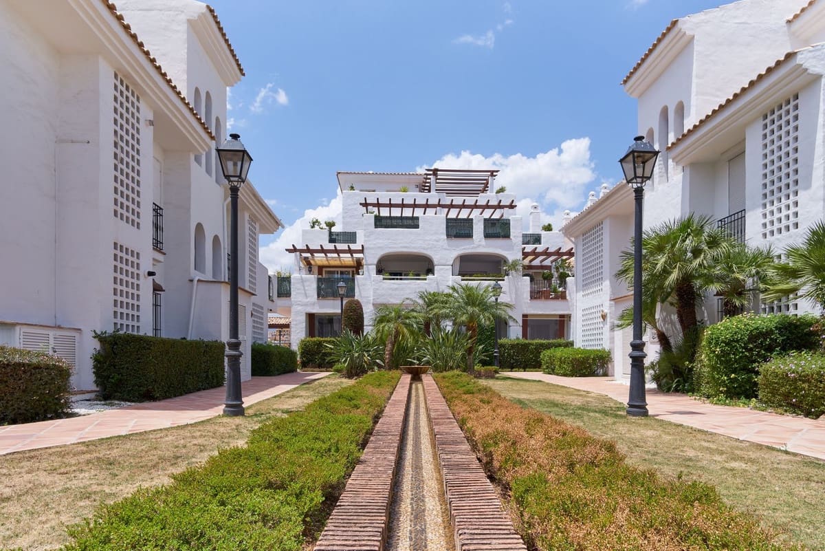 3 bedroom Apartment for sale in San Pedro de Alcantara with pool - € 745,000 (Ref: 9480234)