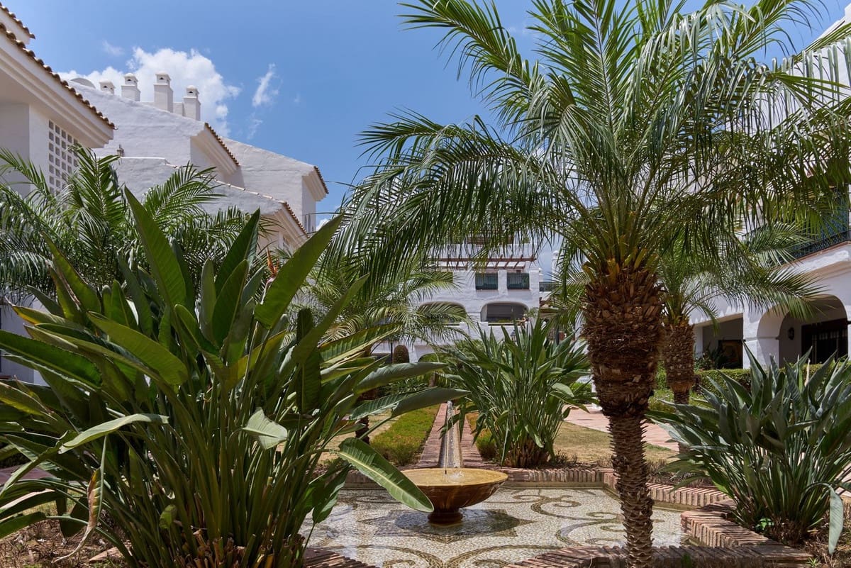 3 bedroom Apartment for sale in San Pedro de Alcantara with pool - € 745,000 (Ref: 9480234)