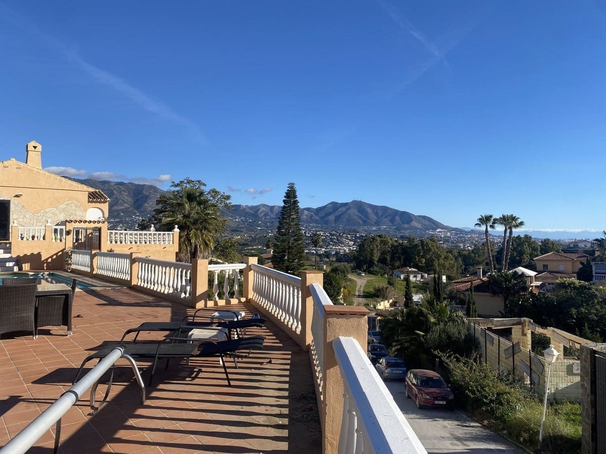 Chalet de 6 habitaciones en Mijas Costa en venta con piscina garaje - 745.000 € (Ref: 9480235)