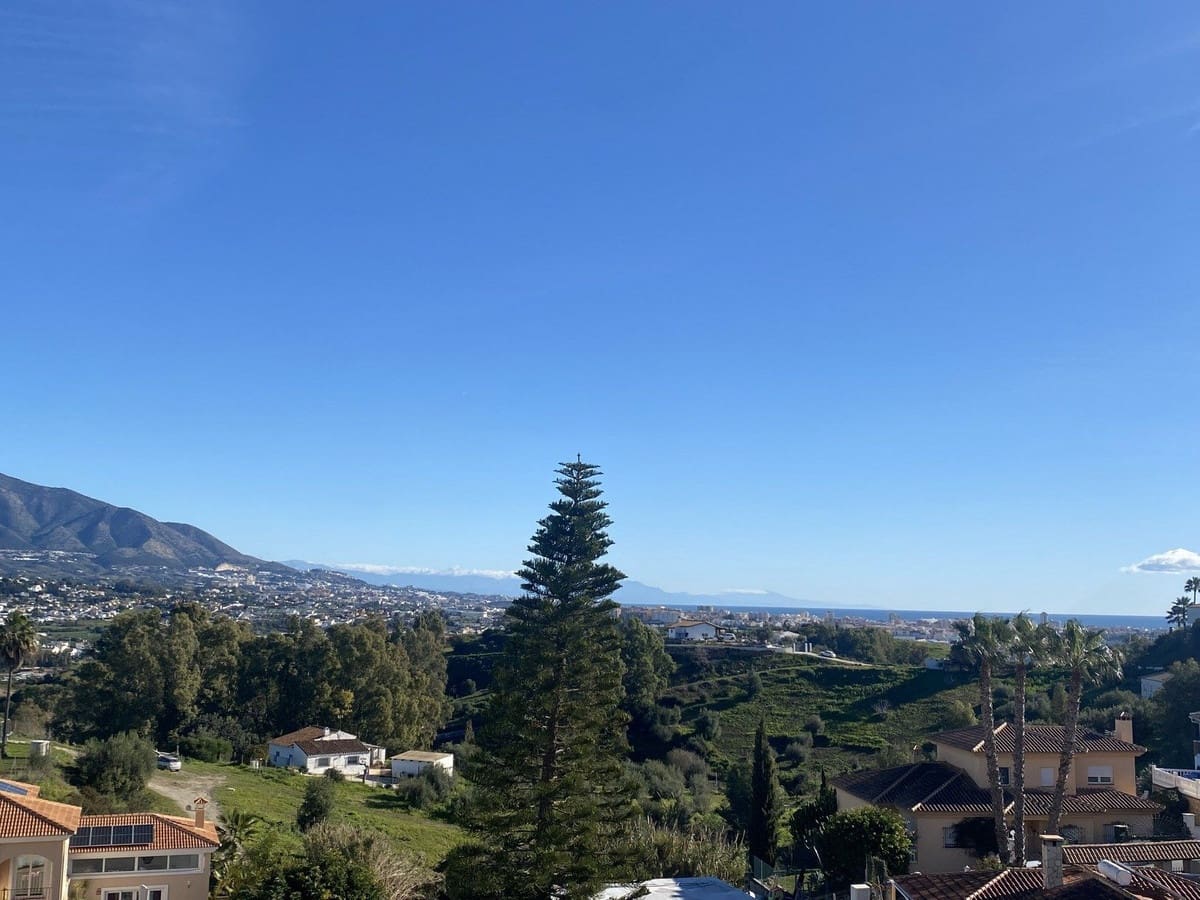 6 bedroom Villa for sale in Mijas Costa with pool garage - € 695,000 (Ref: 9480235)