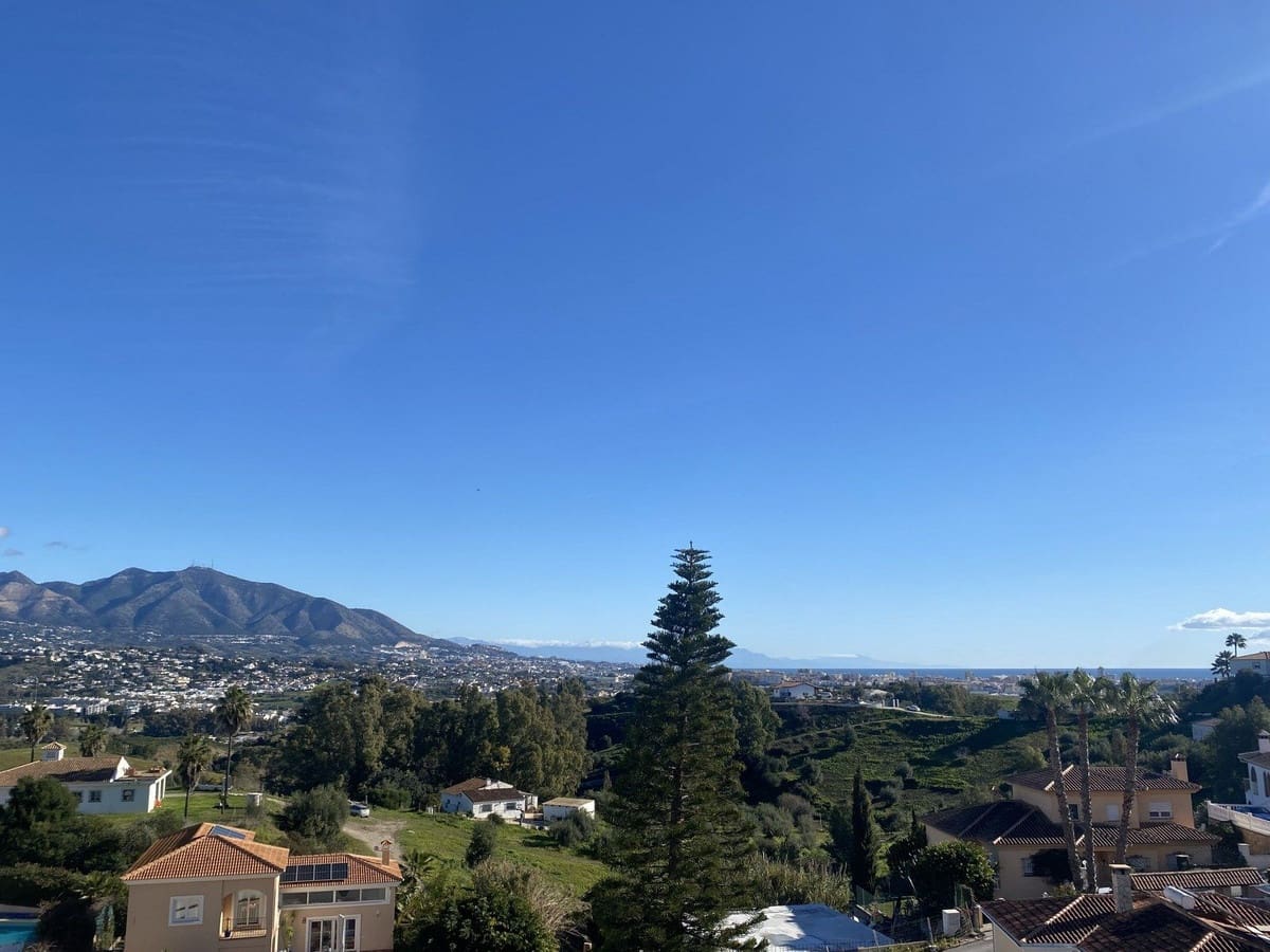 6 bedroom Villa for sale in Mijas Costa with pool garage - € 695,000 (Ref: 9480235)