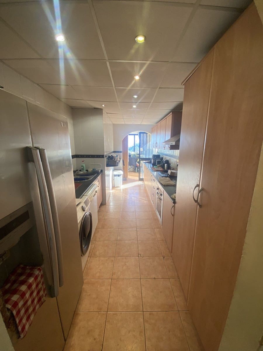 6 bedroom Villa for sale in Mijas Costa with pool garage - € 695,000 (Ref: 9480235)