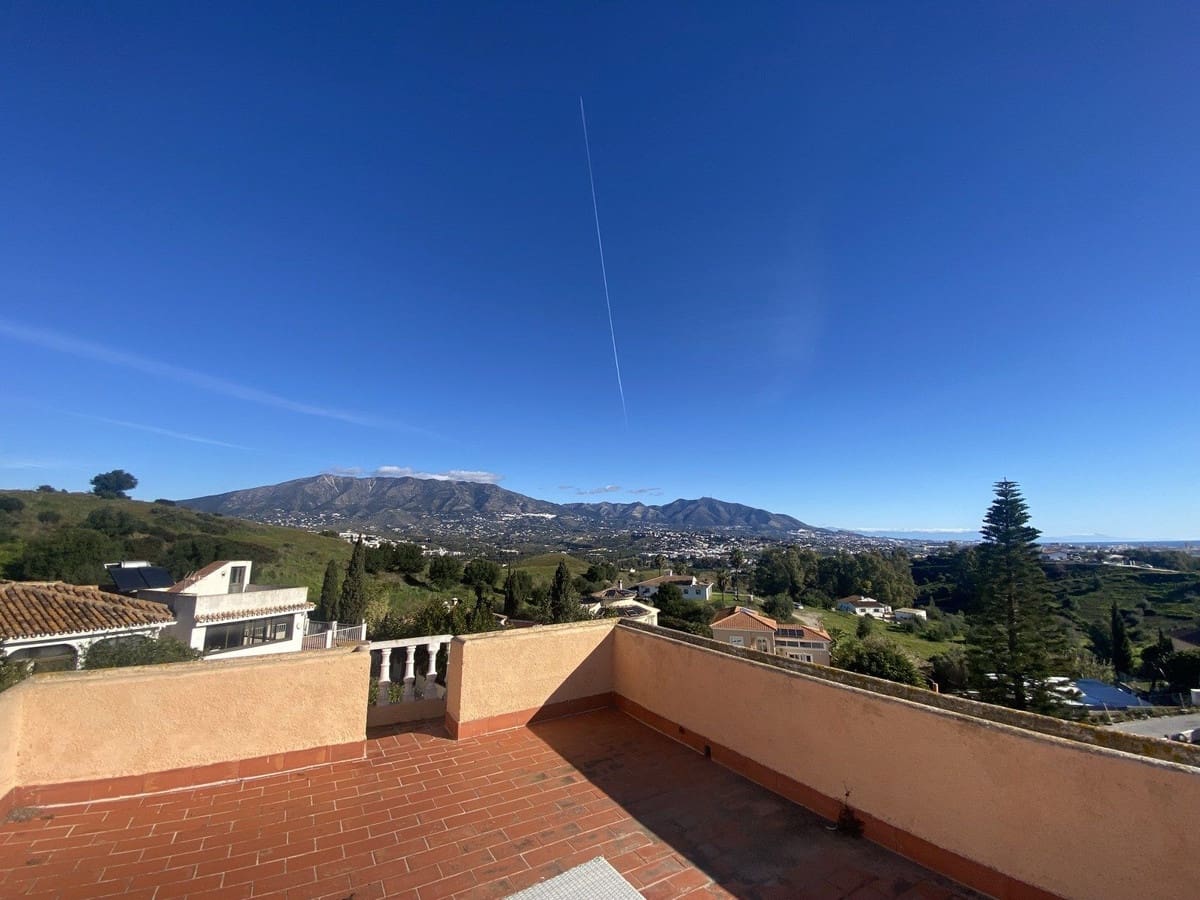 6 bedroom Villa for sale in Mijas Costa with pool garage - € 695,000 (Ref: 9480235)
