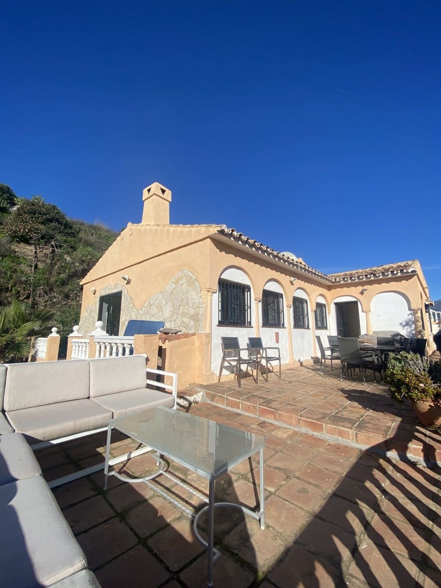 6 bedroom Villa for sale in Mijas Costa with pool garage - € 695,000 (Ref: 9480235)
