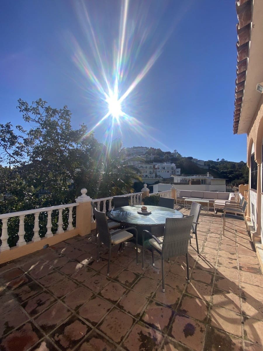 6 bedroom Villa for sale in Mijas Costa with pool garage - € 695,000 (Ref: 9480235)