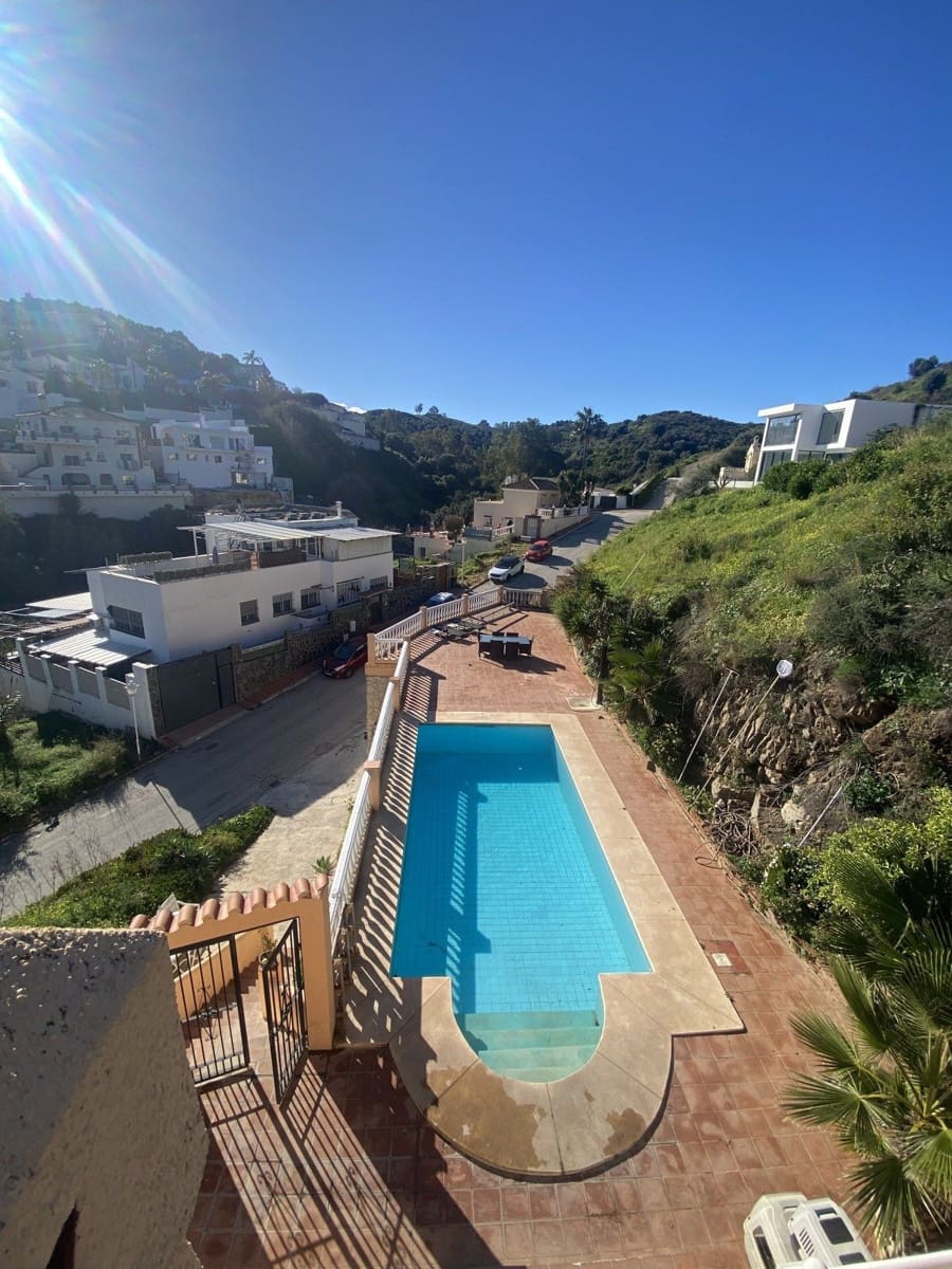 6 bedroom Villa for sale in Mijas Costa with pool garage - € 695,000 (Ref: 9480235)