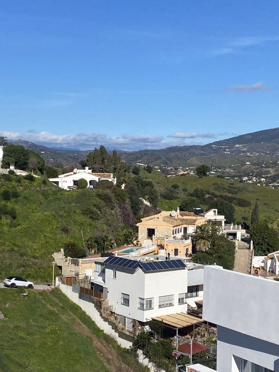 6 bedroom Villa for sale in Mijas Costa with pool garage - € 695,000 (Ref: 9480235)