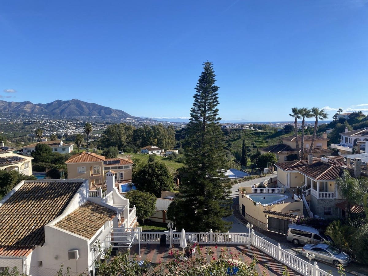 6 bedroom Villa for sale in Mijas Costa with pool garage - € 695,000 (Ref: 9480235)