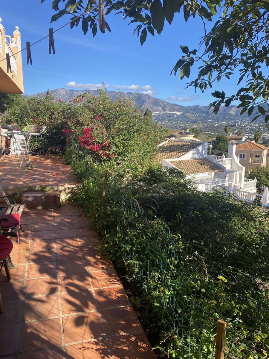 6 bedroom Villa for sale in Mijas Costa with pool garage - € 695,000 (Ref: 9480235)