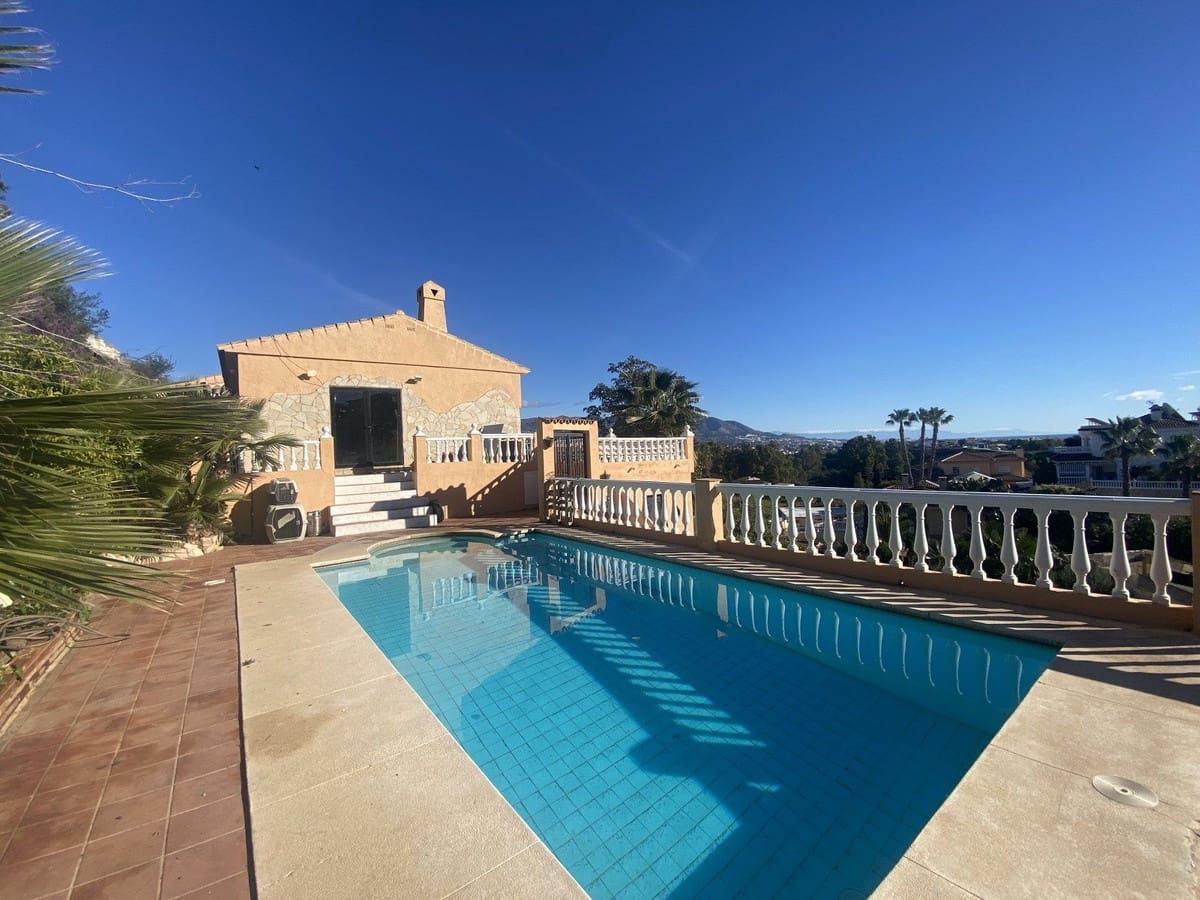 6 bedroom Villa for sale in Mijas Costa with pool garage - € 695,000 (Ref: 9480235)