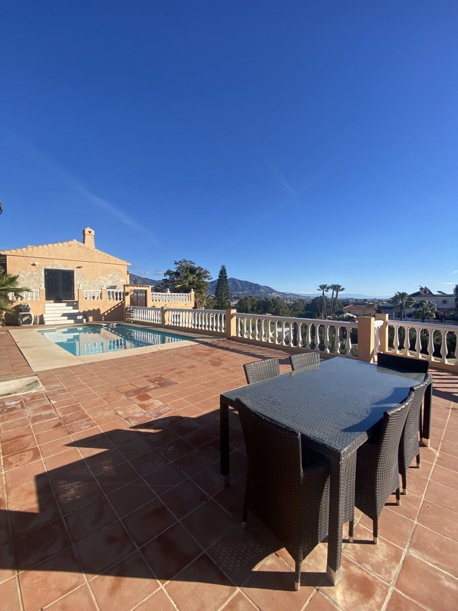 6 bedroom Villa for sale in Mijas Costa with pool garage - € 695,000 (Ref: 9480235)