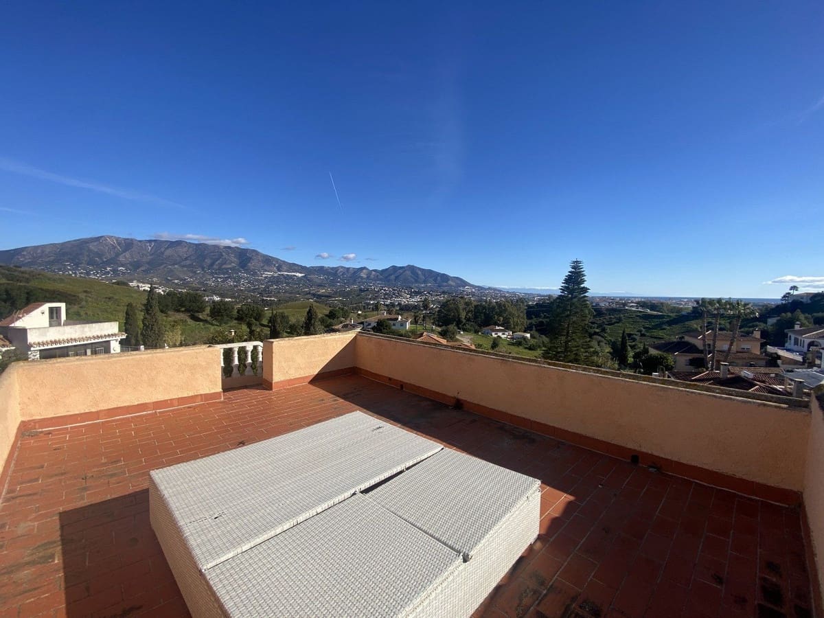 6 bedroom Villa for sale in Mijas Costa with pool garage - € 695,000 (Ref: 9480235)
