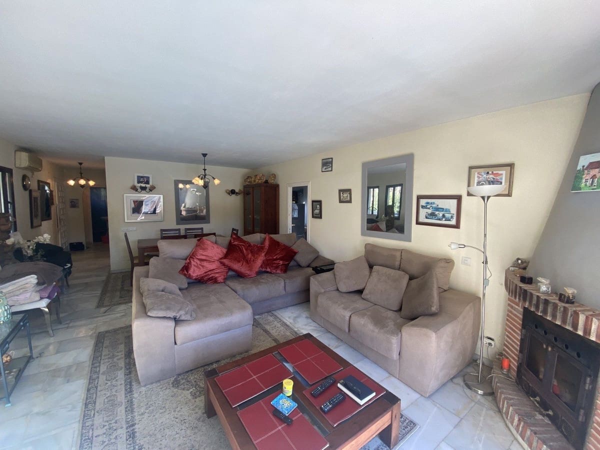 6 bedroom Villa for sale in Mijas Costa with pool garage - € 695,000 (Ref: 9480235)