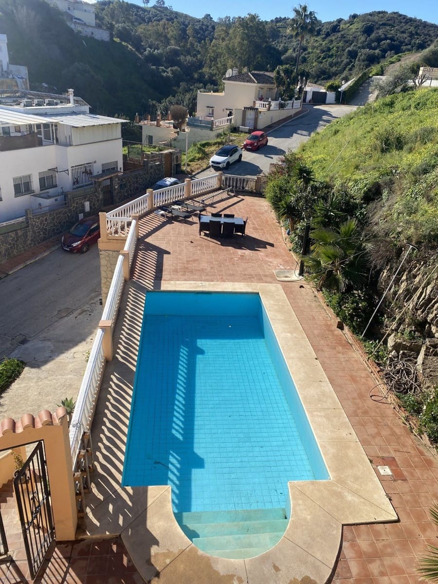 6 bedroom Villa for sale in Mijas Costa with pool garage - € 695,000 (Ref: 9480235)