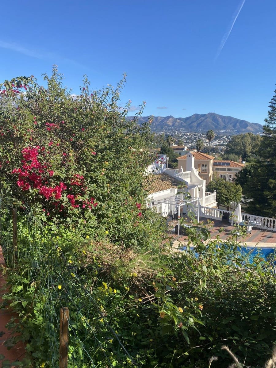 6 bedroom Villa for sale in Mijas Costa with pool garage - € 695,000 (Ref: 9480235)