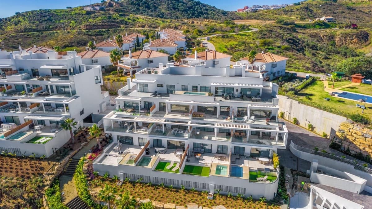 3 bedroom Apartment for sale in La Cala de Mijas with pool - € 749,000 (Ref: 9480236)