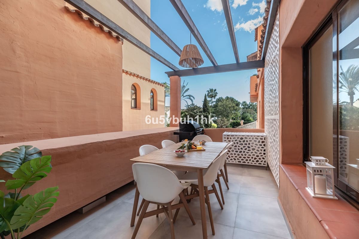 5 bedroom Apartment for sale in Estepona with pool - € 749,000 (Ref: 9480238)