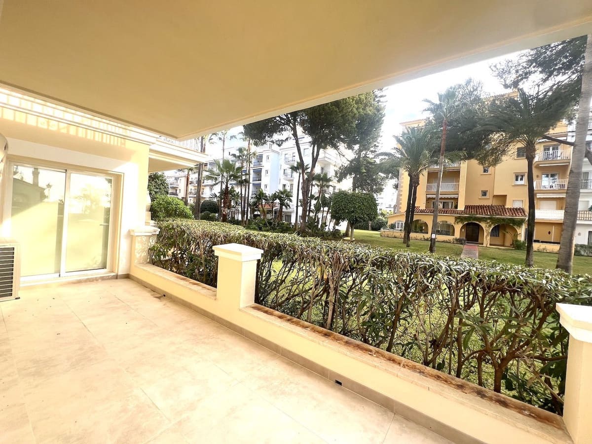 2 bedroom Apartment for sale in Puerto Banus with pool - € 750,000 (Ref: 9480241)