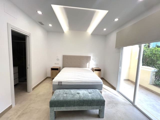 2 slaapkamer Appartement te koop in Puerto Banus, Marbella met zwembad - € 750.000 (Ref: 9480241)