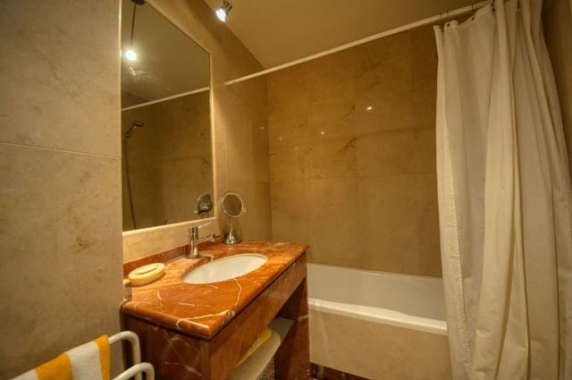 2 bedroom Apartment for sale in Sierra Blanca, Marbella with pool garage - € 750,000 (Ref: 9480242)