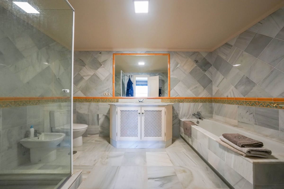 Apartamento de 2 habitaciones en Monte Halcones en venta con piscina - 750.000 € (Ref: 9480246)