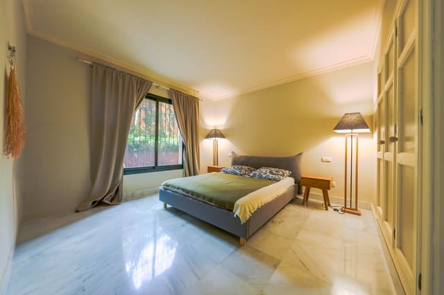 Apartamento de 2 habitaciones en Monte Halcones, Benahavís en venta con piscina - 750.000 € (Ref: 9480246)