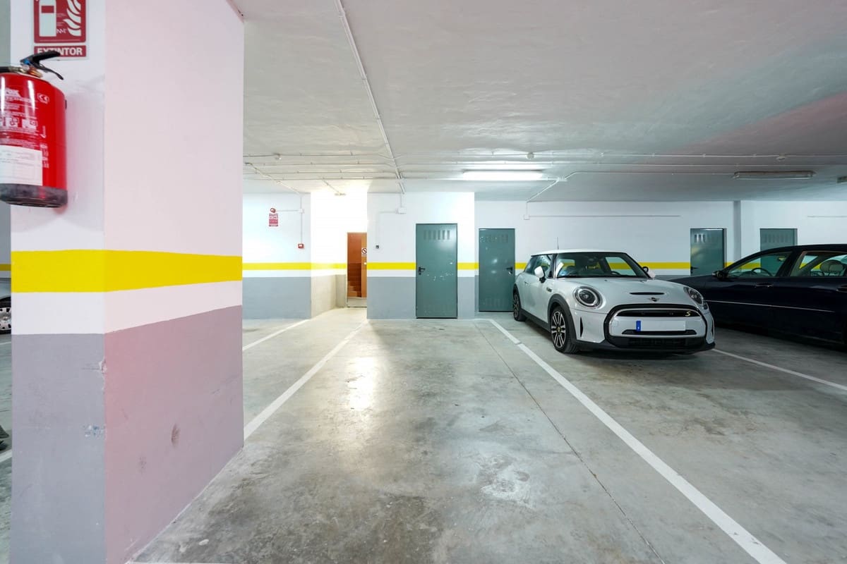 Apartamento de 2 habitaciones en Monte Halcones en venta con piscina - 750.000 € (Ref: 9480246)