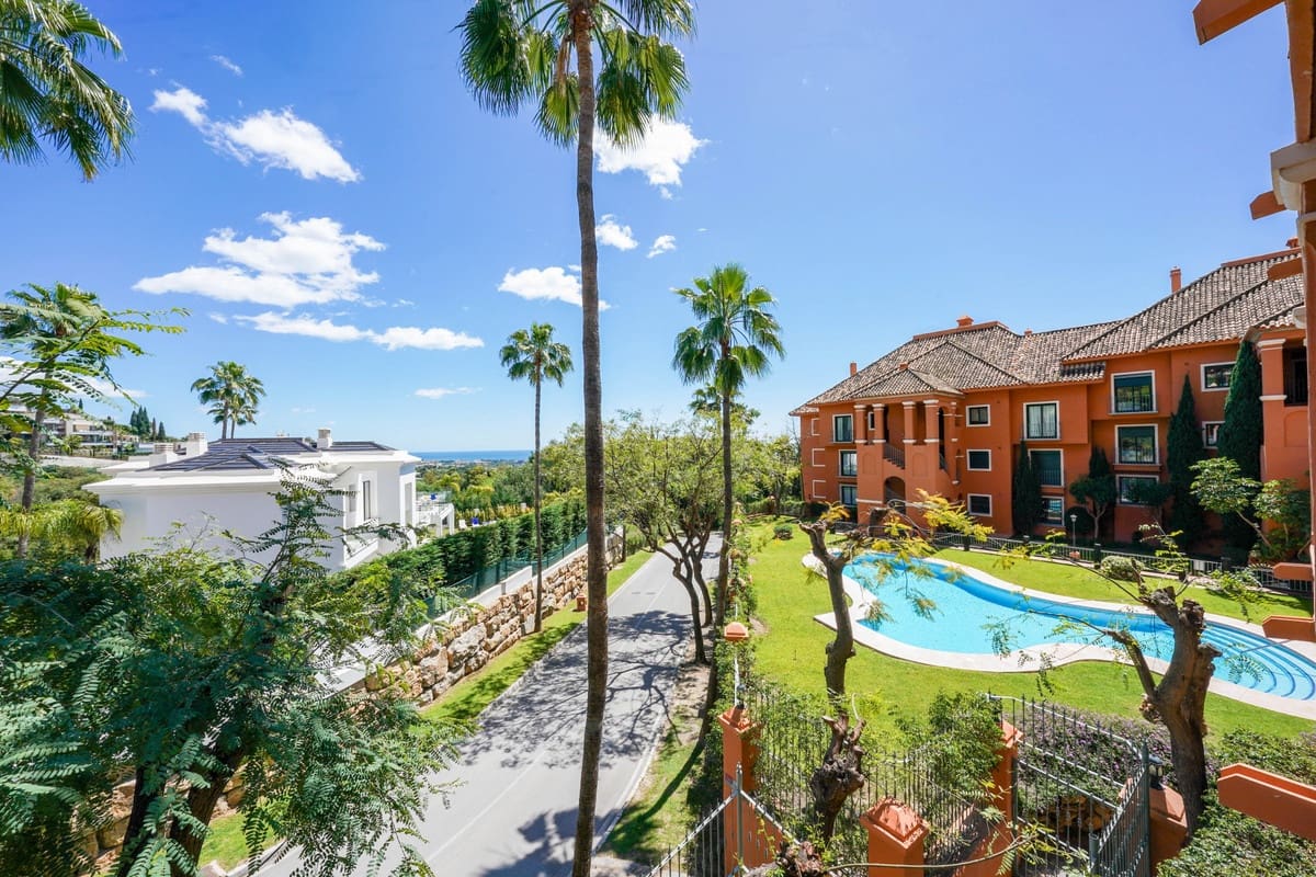 Apartamento de 2 habitaciones en Monte Halcones en venta con piscina - 750.000 € (Ref: 9480246)