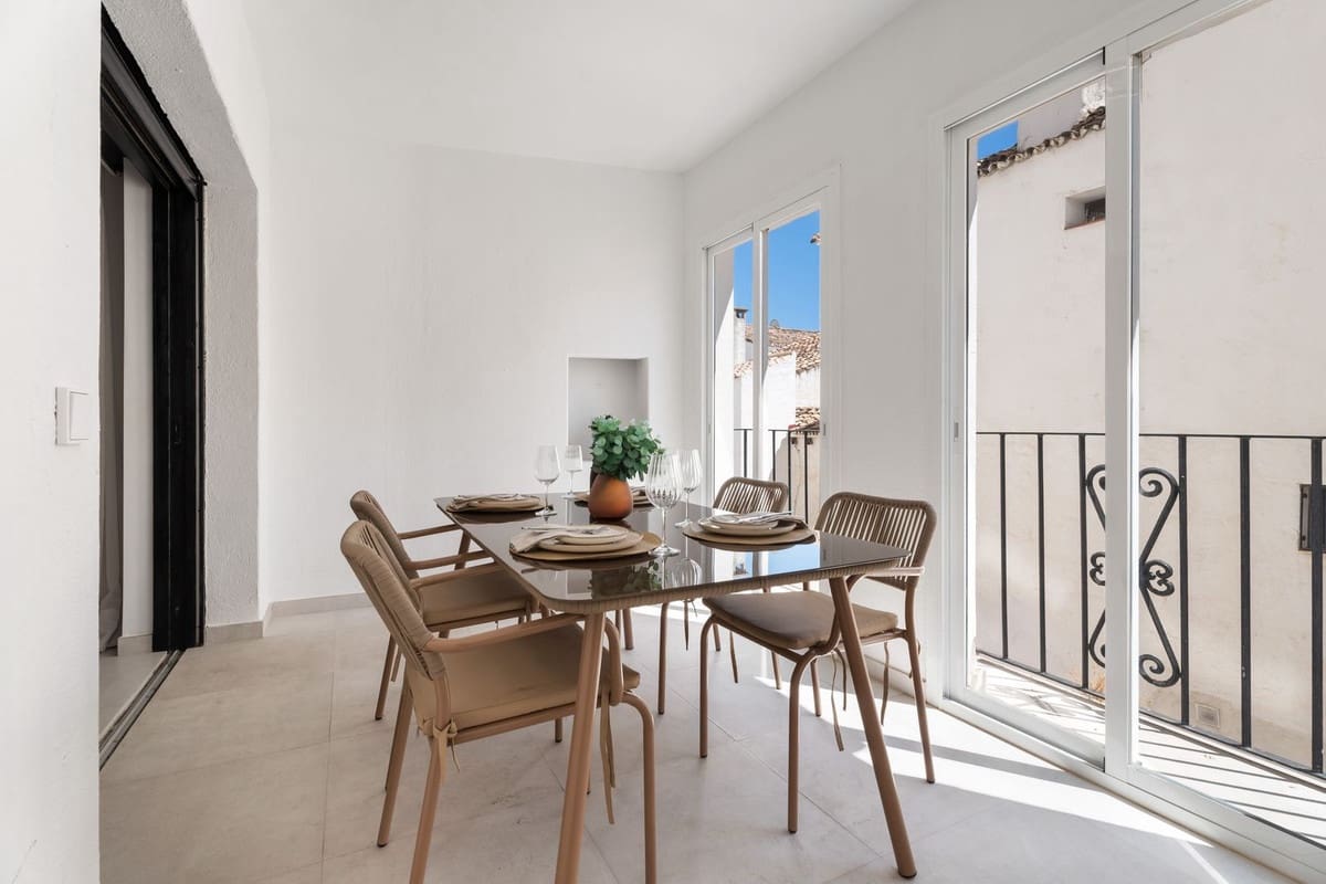 3 bedroom Apartment for sale in Puerto Banus - € 750,000 (Ref: 9480249)