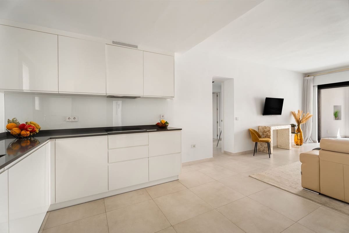 3 bedroom Apartment for sale in Puerto Banus - € 750,000 (Ref: 9480249)