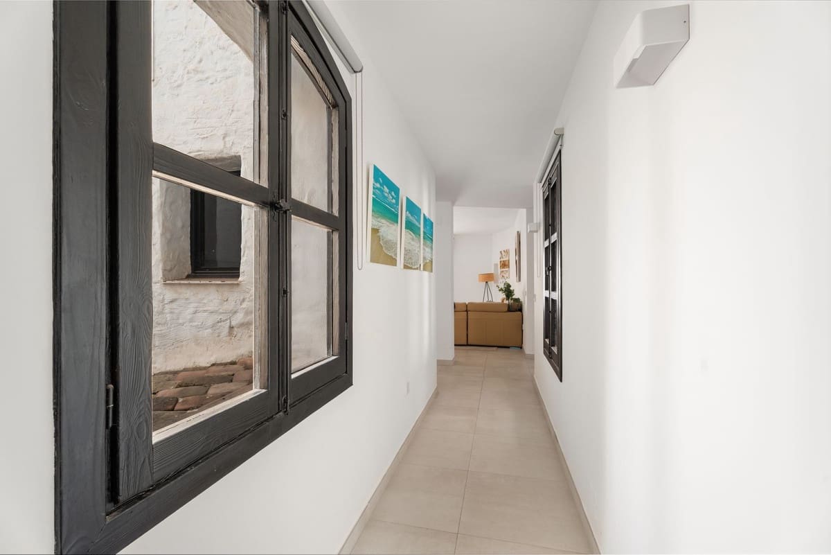 3 bedroom Apartment for sale in Puerto Banus - € 750,000 (Ref: 9480249)