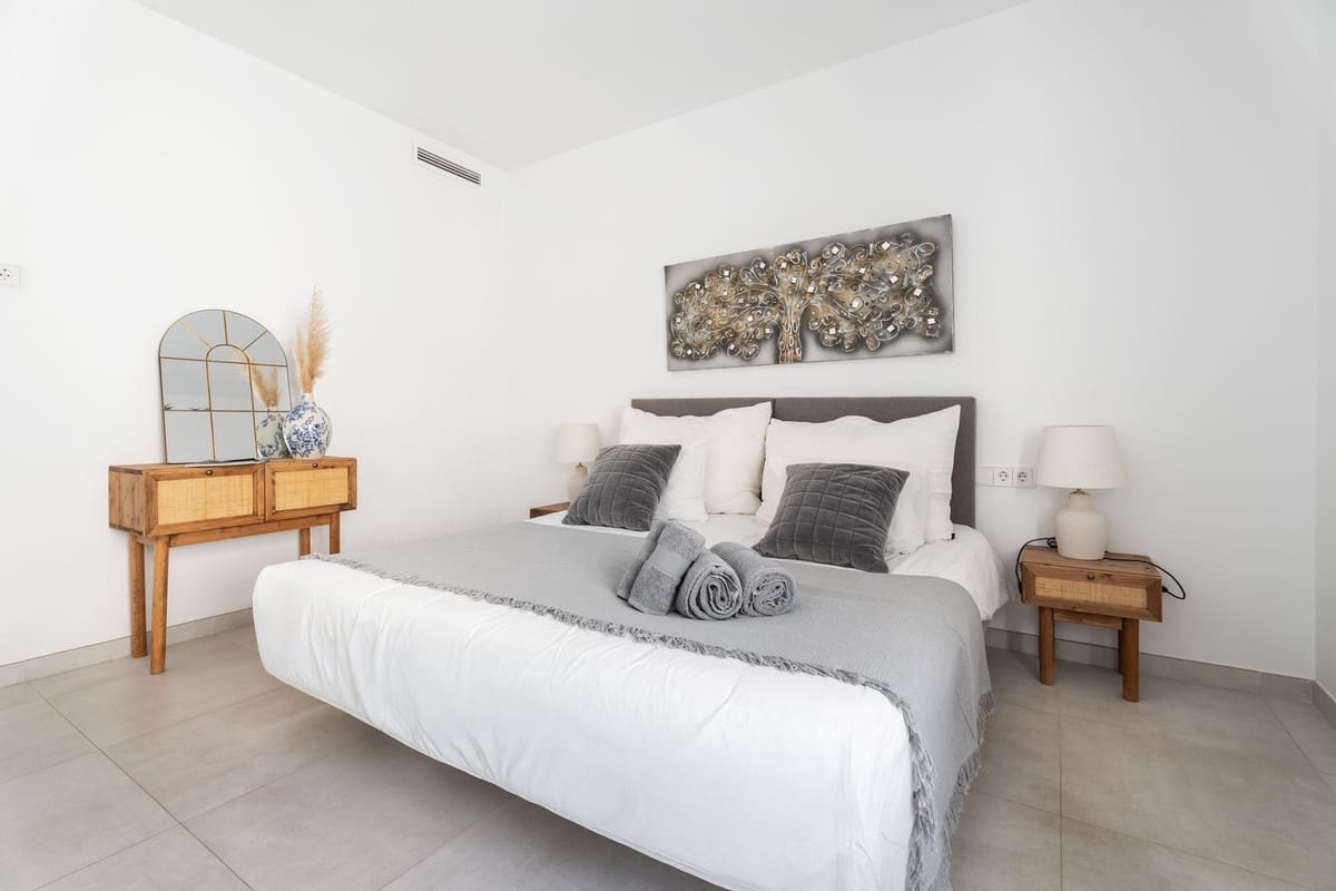 3 bedroom Apartment for sale in Puerto Banus - € 750,000 (Ref: 9480249)