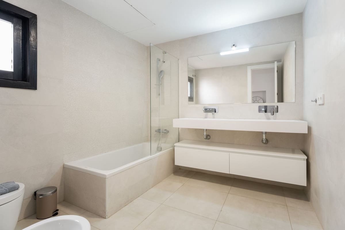 3 bedroom Apartment for sale in Puerto Banus - € 750,000 (Ref: 9480249)