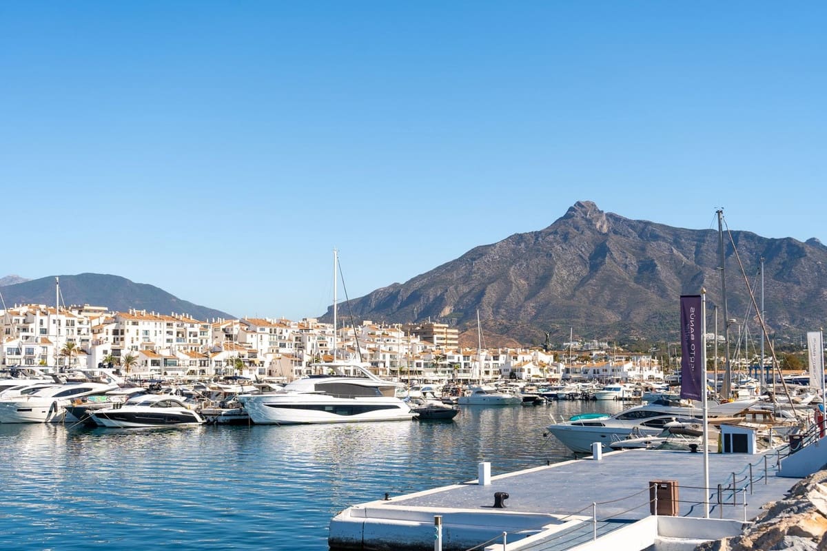 3 bedroom Apartment for sale in Puerto Banus - € 750,000 (Ref: 9480249)