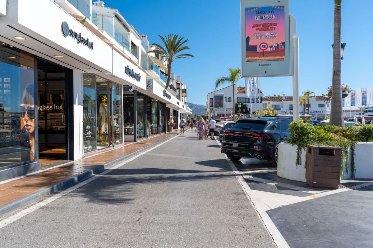 3 bedroom Apartment for sale in Puerto Banus - € 750,000 (Ref: 9480249)