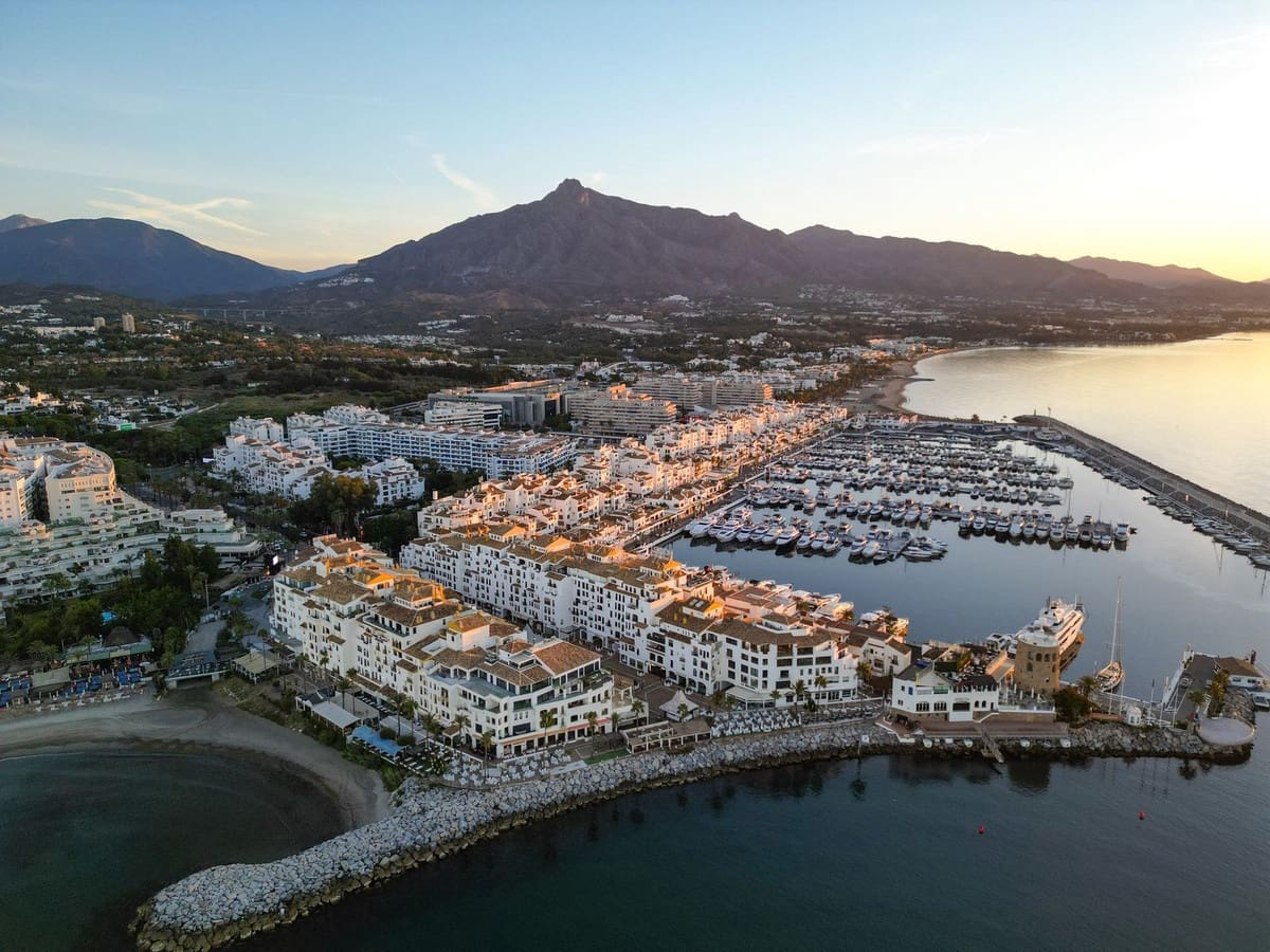 3 bedroom Apartment for sale in Puerto Banus - € 750,000 (Ref: 9480249)