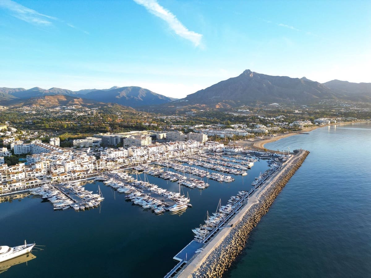 3 bedroom Apartment for sale in Puerto Banus - € 750,000 (Ref: 9480249)
