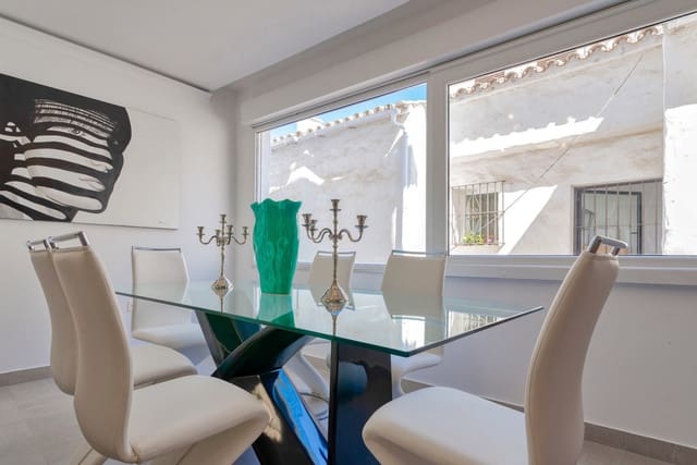 3 bedroom Apartment for sale in Puerto Banus, Marbella - € 750,000 (Ref: 9480250)