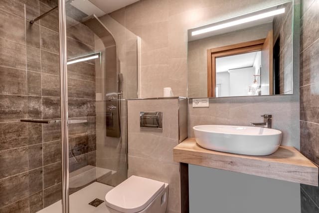 3 bedroom Apartment for sale in Puerto Banus, Marbella - € 750,000 (Ref: 9480250)