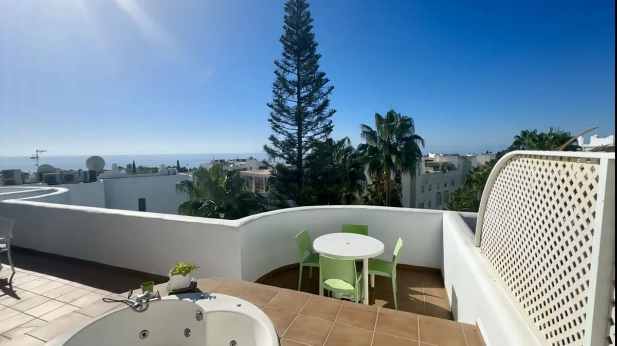 2 bedroom Penthouse for sale in Golden Mile with pool garage - € 750,000 (Ref: 9480252)