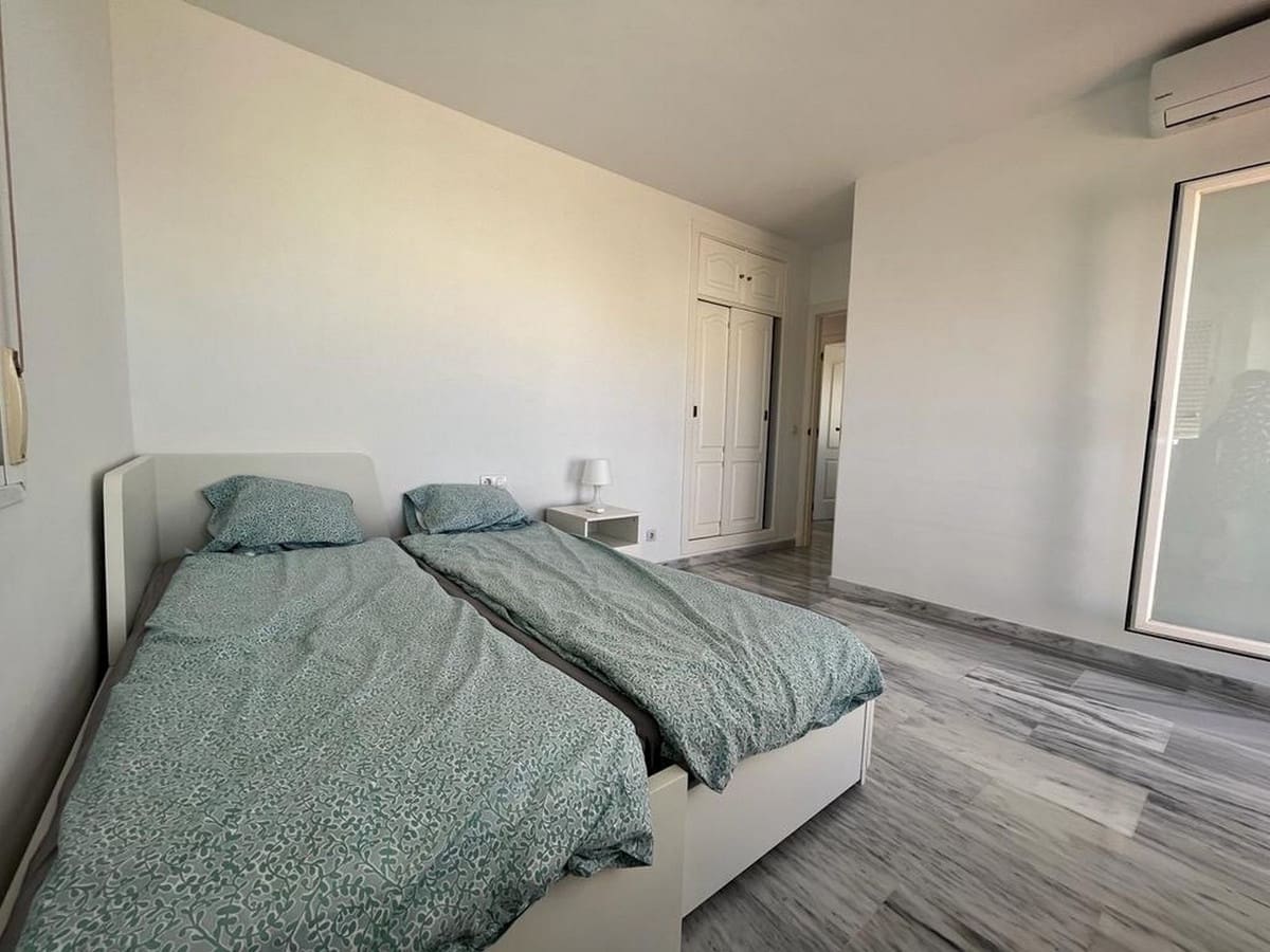 3 quarto Penthouse para venda em Estepona com piscina garagem - 750 000 € (Ref: 9480253)