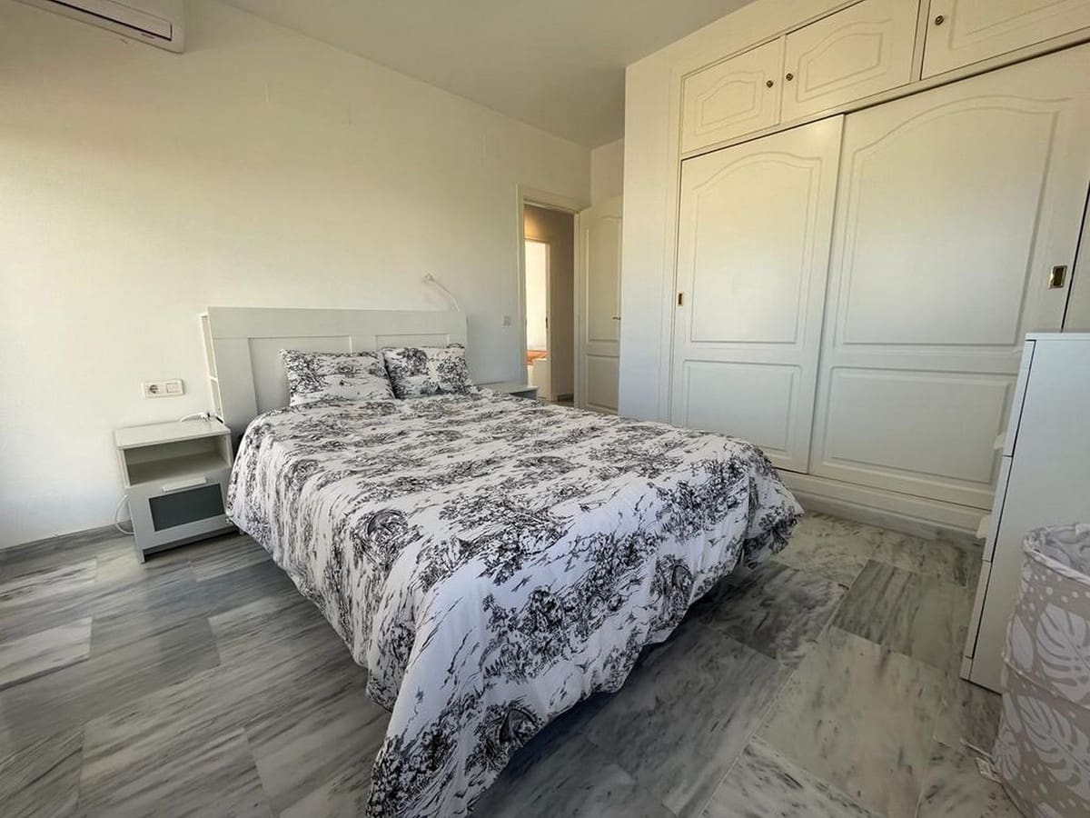 3 quarto Penthouse para venda em Estepona com piscina garagem - 750 000 € (Ref: 9480253)