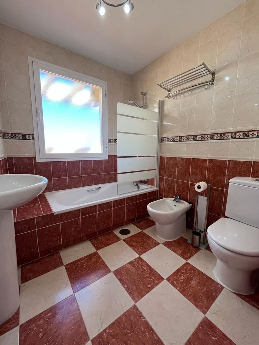 3 quarto Penthouse para venda em Estepona com piscina garagem - 750 000 € (Ref: 9480253)