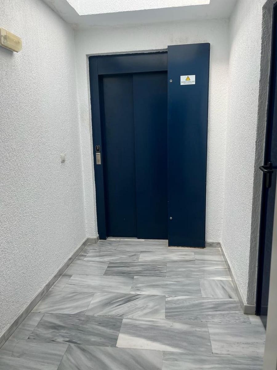 3 quarto Penthouse para venda em Estepona com piscina garagem - 750 000 € (Ref: 9480253)