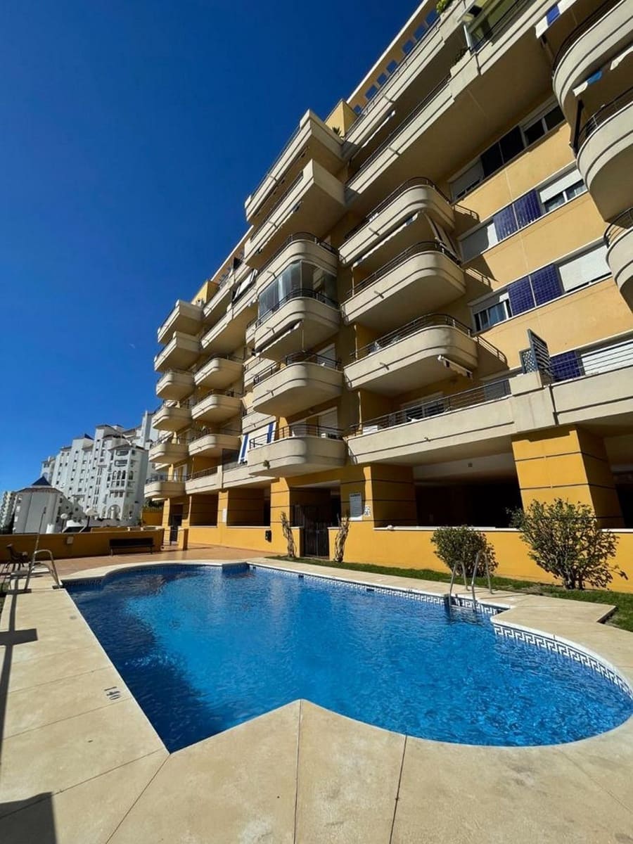 3 quarto Penthouse para venda em Estepona com piscina garagem - 750 000 € (Ref: 9480253)
